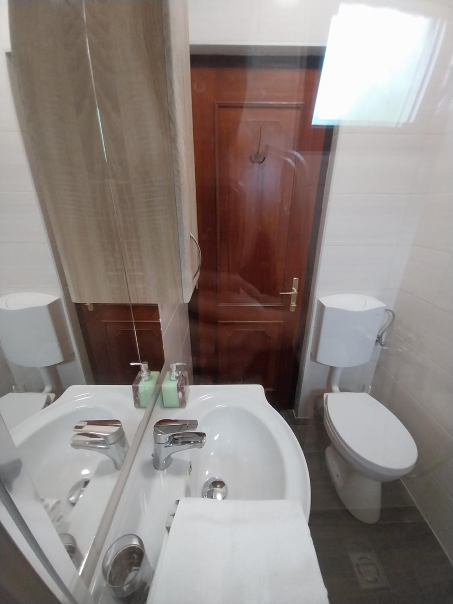 Fenyves Vendeghaz - Siofok Apartment ภายนอก รูปภาพ