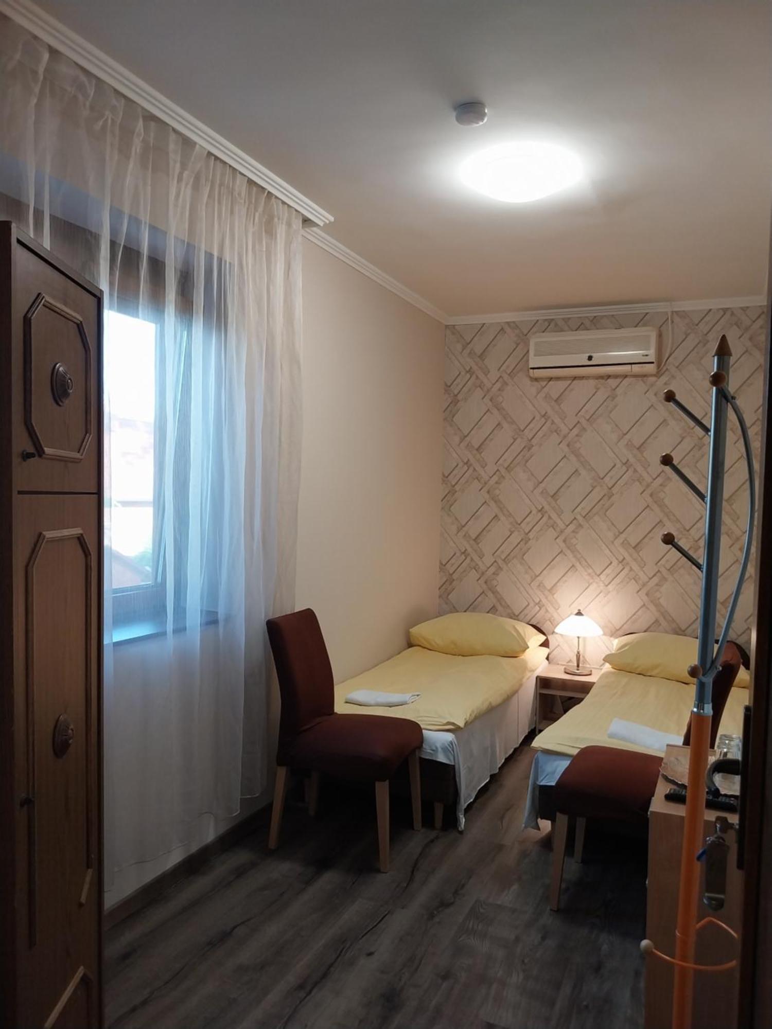 Fenyves Vendeghaz - Siofok Apartment ภายนอก รูปภาพ