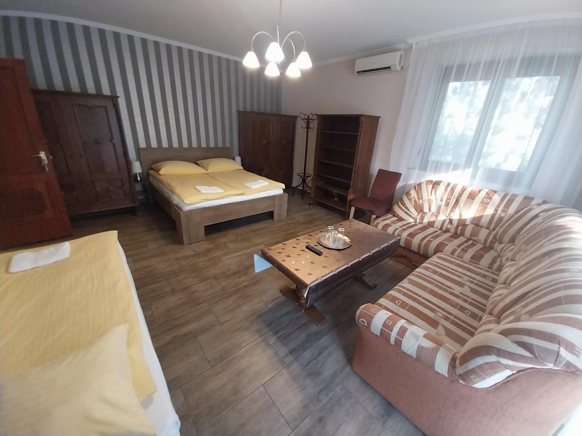 Fenyves Vendeghaz - Siofok Apartment ภายนอก รูปภาพ