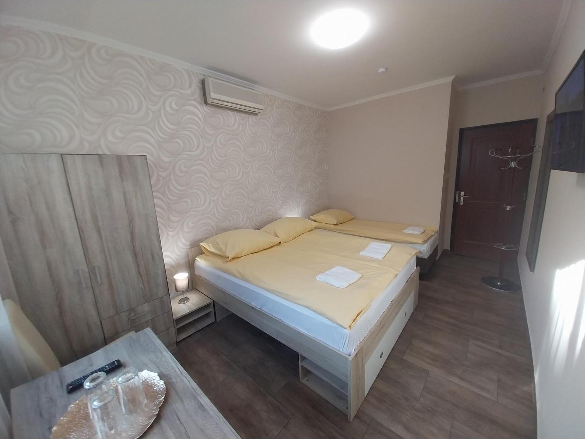 Fenyves Vendeghaz - Siofok Apartment ภายนอก รูปภาพ
