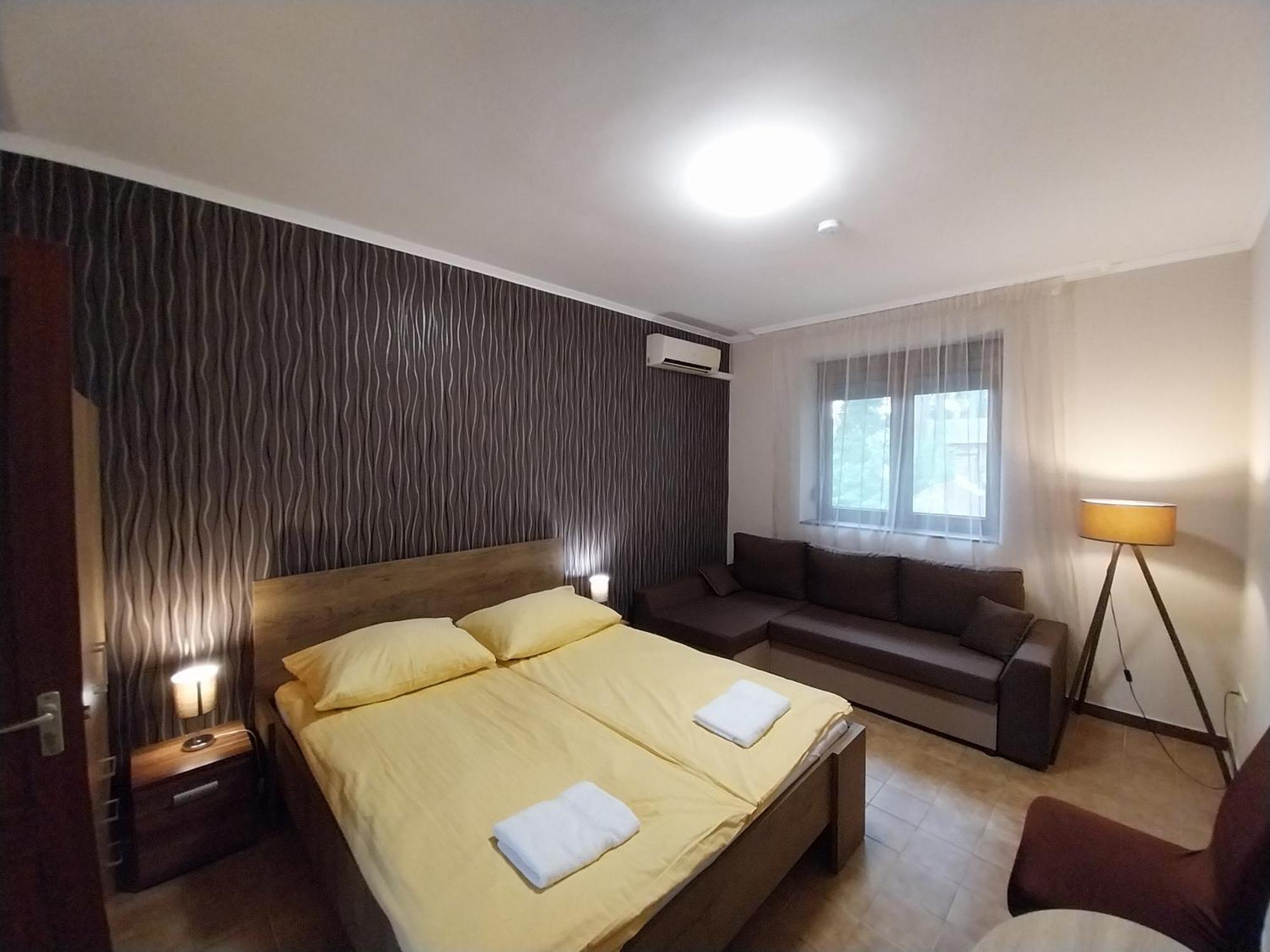 Fenyves Vendeghaz - Siofok Apartment ภายนอก รูปภาพ